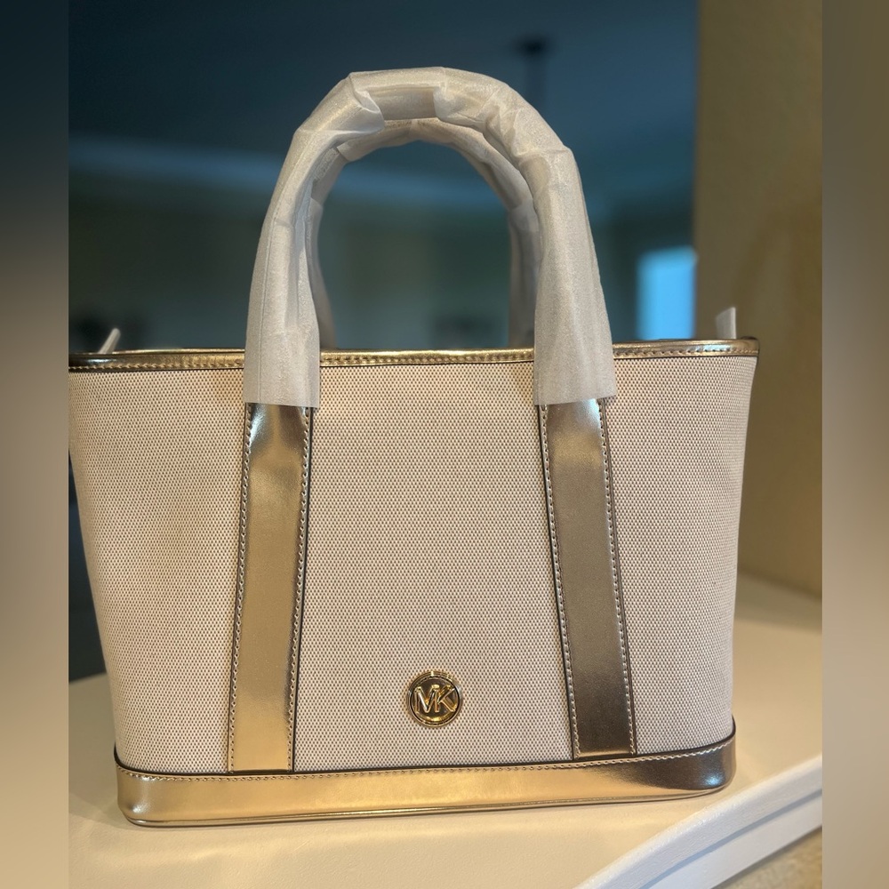 MK - Luisa Natural/Pale Gold Medium Satchel Bag